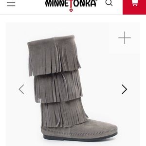 Minnetonka women’s three-layer fringe boot